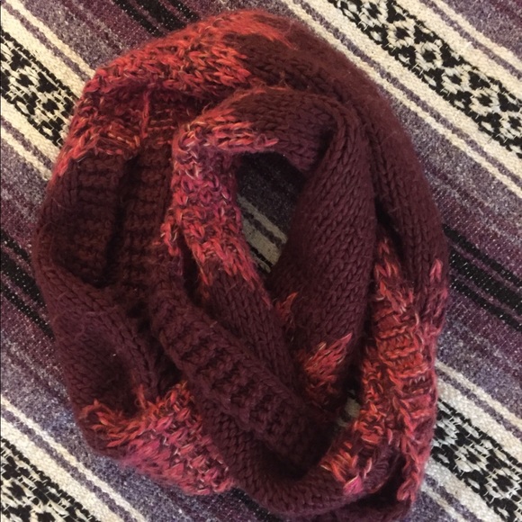 Extra Warm Burgundy Scarf! - Picture 2 of 3